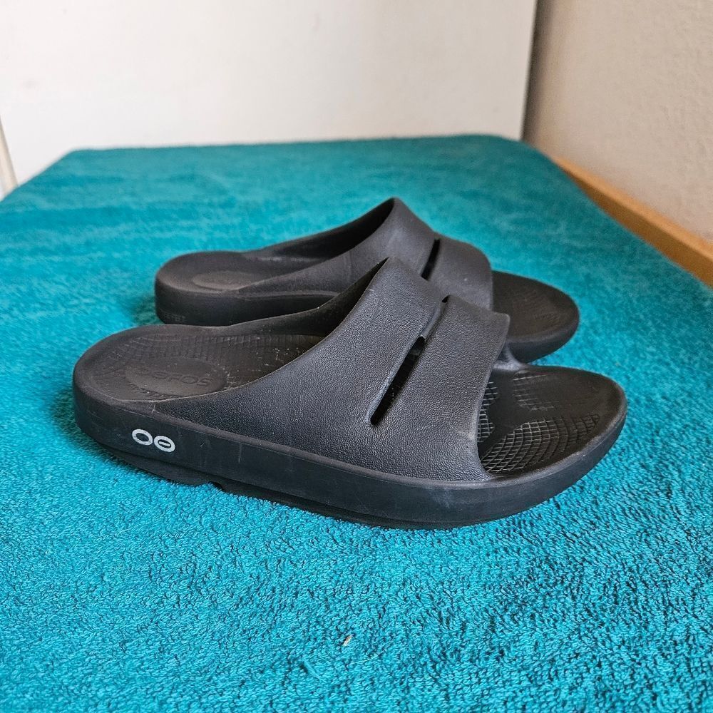 Oofos OOahh slide sandals For Tiny Feet Size W4